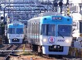 2021年の急行運転開始50周年ヘッドマークを付けた電車（撮影：南正時）