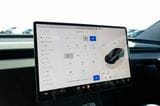 テスラ「Model 3」（写真：三木 宏章）