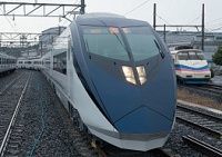 「赤」のJRに「青」の京成が挑む、成田アクセス特急で再バトル