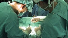 ｢教授が手術を独占する…｣若手の不満と荒れ果てた研究室を救い絶頂期で去った医師が､図らずも大学に残した"貢献"