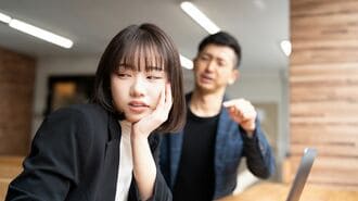 上司の小言をストレスに感じる女性