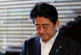 安倍改憲プラン､支持率低下で身内から異論　