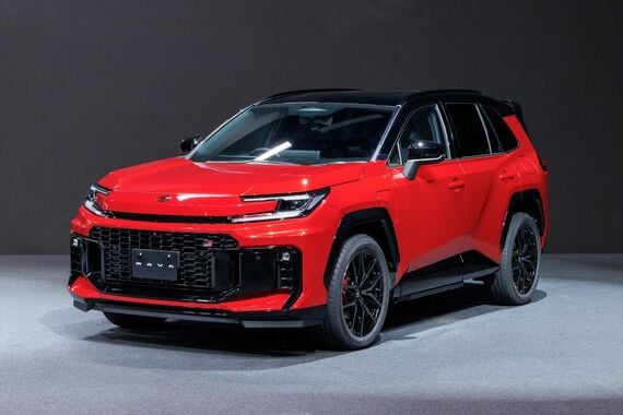 ブラックのパーツとのコントラストで見た目もスポーティ(写真:トヨタ自動車)