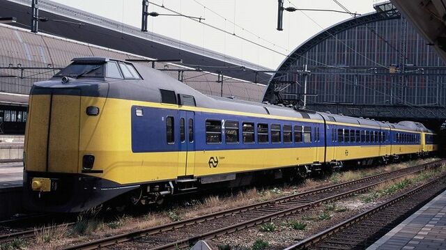 オランダに485系､日欧｢似たもの列車｣大集合 ｢踊り子｣の塗装や