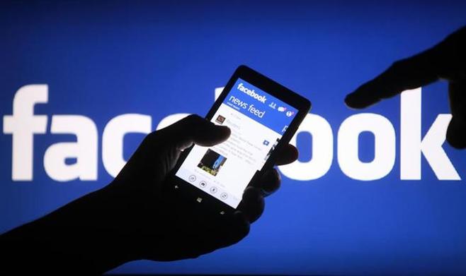 フェイスブック、モバイル広告好調で黒字化