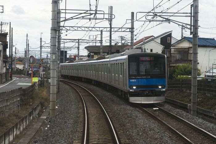 南対向列車とすれ違う。正確には複線でも信号場でもなく、