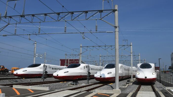 勢ぞろいした新幹線かもめ