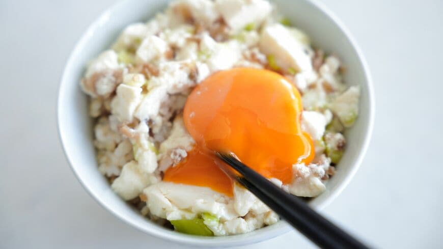 酷暑を乗り切る「豆腐丼」と「ザーサイスープ」の作り方を伝授します