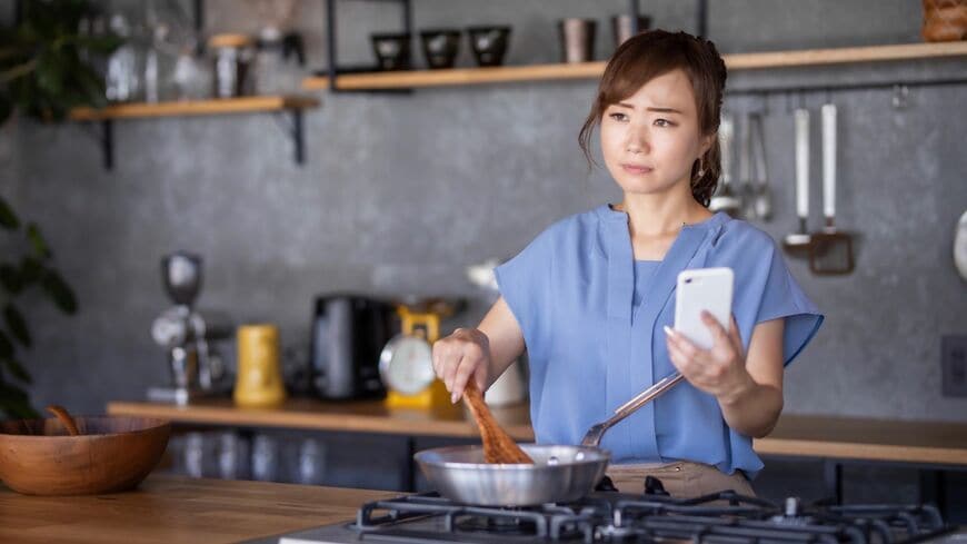 「時短」で「おいしく」「簡単に」しかも「無添加」の料理がどんどん作れてしまう「5つの魔法の調味料」。最大限おいしく料理するためには、意識するべきコツがあった（写真：buritora／PIXTA）