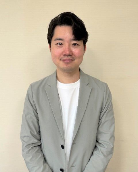 前田和哉（まえだ・かずや）／株式会社ハレ代表取締役。保健師・看護師。2009年、京都大学医学部保健学科看護学専攻卒業。聖隷浜松病院救急科集中治療室を経て、2014年、ケアプロ株式会社にて4年に渡り、訪問看護師、在宅医療事業部長、事業所長を歴任。2018年、多くの救命医療や看取りの現場で得た経験をもとに、患者さんの夢をかなえるプライベート看護サービス「かなえるナース」の事業を開始する（写真：前田さん提供）
