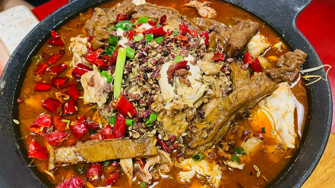 池袋にあったが閉店したガチ中華チェーンの食事（写真：筆者撮影）