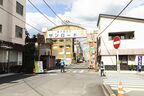 坂戸駅前の商店街。坂戸市は東京都心のベッドタウンだ