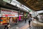 大山駅下りホームの改札を出るとすぐにアーケード