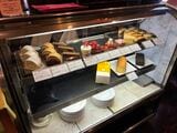 モーニングメニューではないけれど、スイーツも充実している。筆者のイチオシは、ホロホロ＆ねっとりとした味わいが溜まらないハードチーズケーキ  