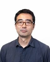 菊池 武嗣（きくち たけつぐ）／イケア・ジャパン カントリー フードマネジャー 2013年に入社。IKEA 立川にて、フードマネジャーとしてキャリアをスタート。2015年からはカスタマー・リレーション・マネジャーを兼任し、顧客対応と店舗運営の両面で経験を積む。2019年には IKEA for Business 渋谷のマネジャーとして法人向けサービスを推進し、2021年からは IKEA 渋谷のディプティ・マーケット・マネジャーとして店舗全体の運営をリード。2023年6月より現職、カントリーフードマネジャーとして日本国内のフード部門を統括。（写真：イケア提供）