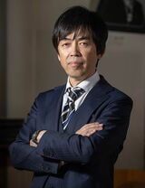 早坂 重行（はやさか・しげゆき）仙台第二高校 校長1967年生まれ。東北大学大学院教育情報学教育部博士後期課程修了。博士（教育情報学 ）。宮城県仙台第二高等学校、岐阜県立多治見北高等学校（人事交流）などで、国語教諭 として勤務。宮城県教育庁教職員課管理主事を経て、蔵王高校、宮城野高校で校長を歴任。宮城県高等学校文化連盟会長、宮城県高等学校体育連盟副会長も務めた。校長の業務に努めながら、学術研究も継続しておこなっている。2025年より現職