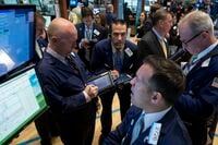 米株は下落、小型株・消費関連銘柄が圧迫 ダウは101ドル安の１万6613ドルで終了