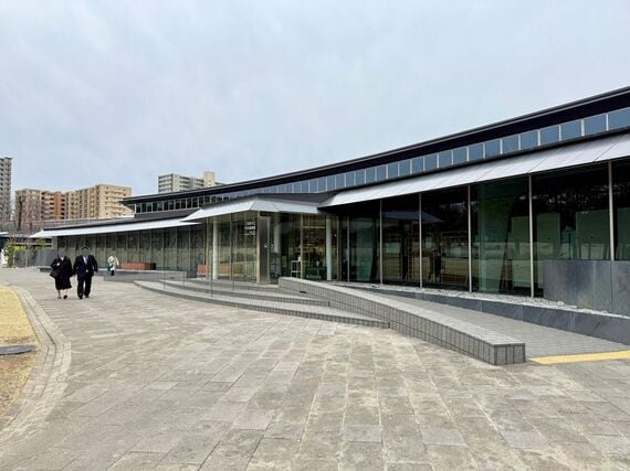 多摩市立中央図書館