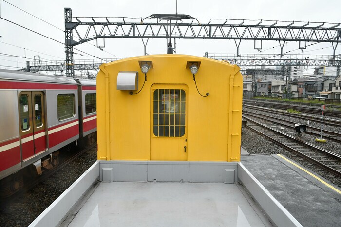 荷物室の外部にはLEDの作業灯を設置。