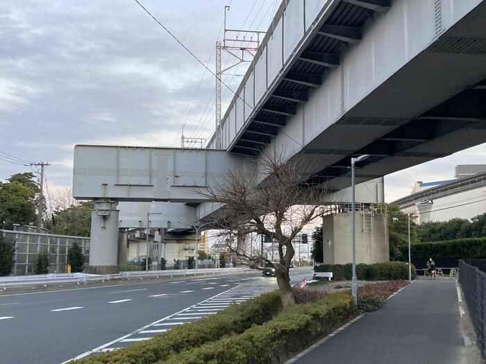 舞浜―新浦安間の架道橋。工事の記録誌には