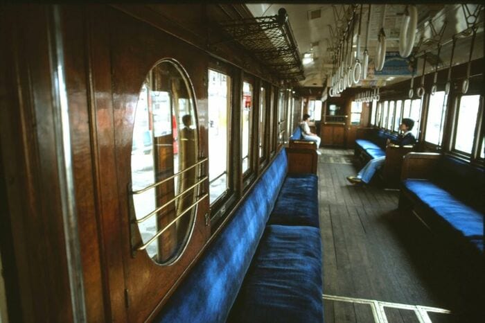 上田交通（現・上田電鉄）別所線の丸窓電車車内