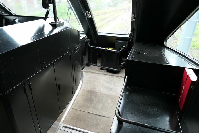 運転室内から見た非常口部分