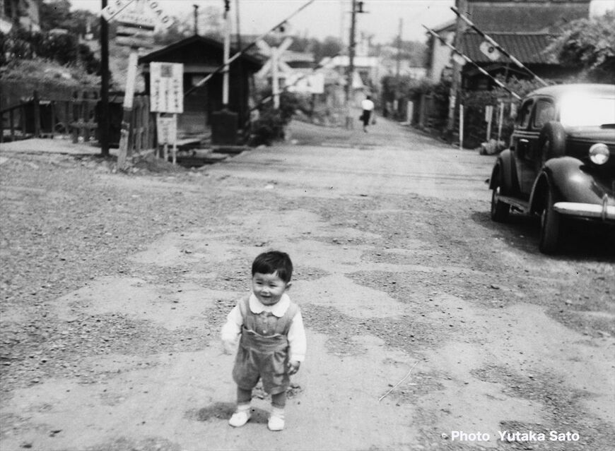まだ道路が舗装されていないころの神泉駅付近（写真：佐藤豊）