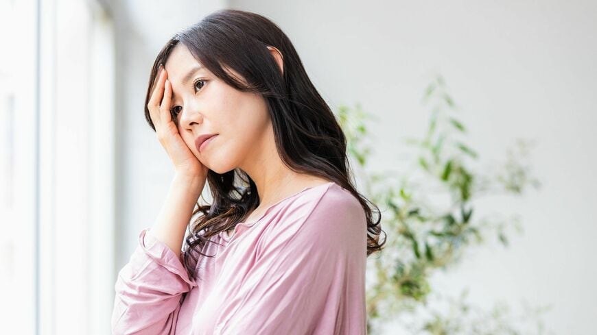 なぜだかイライラしたり、年中疲れが抜けないのは「かくれ貧血」が原因かもしれません（写真：アン・デオール／PIXTA）
