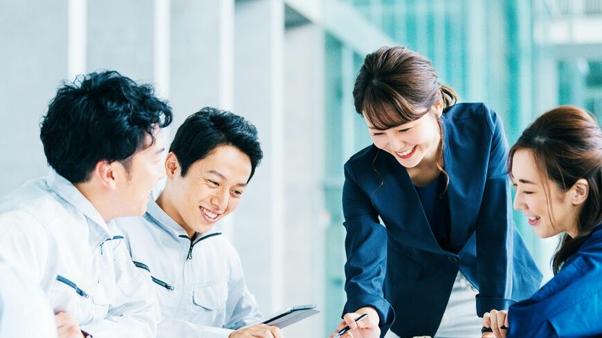 チームを上手くまとめるコツとは（写真： kikuo ／PIXTA）