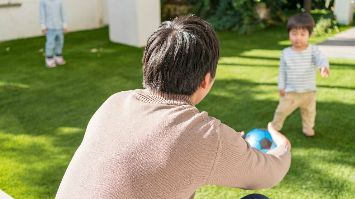 優しいお父さん・お母さんがいつの間にか、子どもを虐待する毒親へと変貌する。それは一部のおかしな家庭に限ったことではありません(写真:mits/PIXTA)