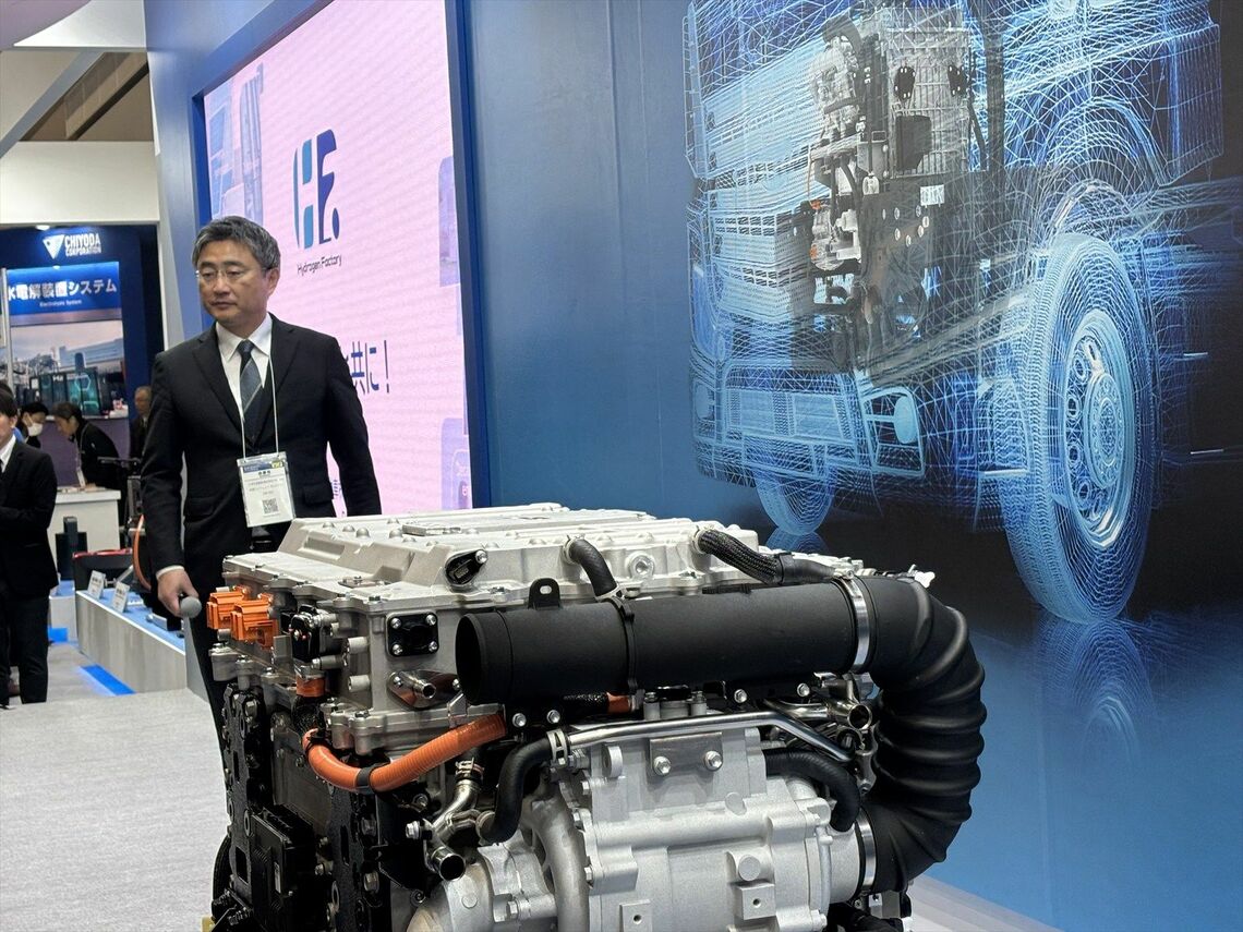 プレゼンするトヨタ水素ファクトリープレジデントの山形光正氏（筆者撮影）