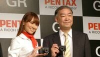 高級コンデジ、ペンタックスリコーの秘策 スマホに食われ縮小する市場に、“集大成”で臨む