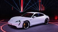 ポルシェ初のEV｢タイカン｣は､何がすごいのか ワールドプレミアを世界3カ所で同時開催