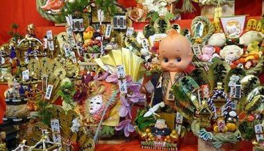 This is How Japanese People Pray for Wealth for the Coming Year 