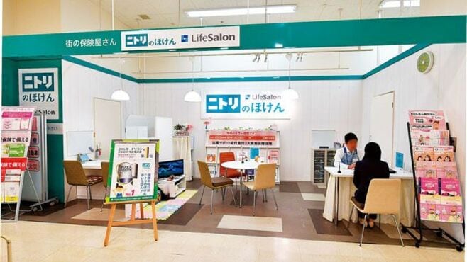 携帯ショップや家具店も保険販売を始める