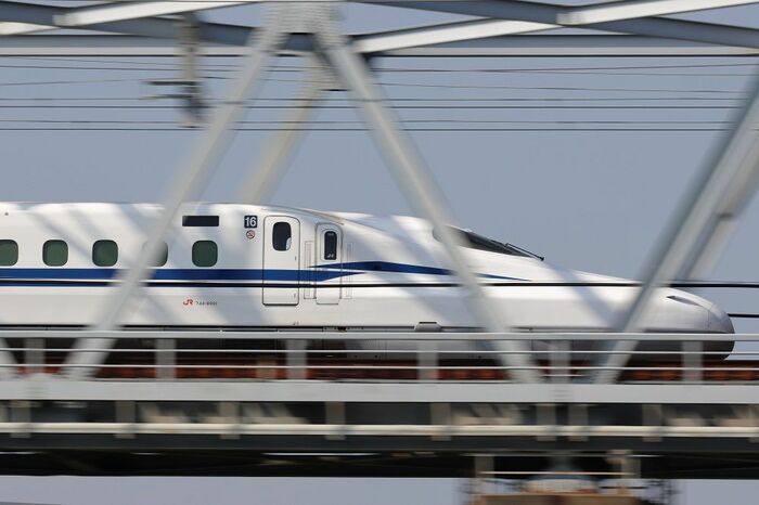 高速で疾走するN700S
