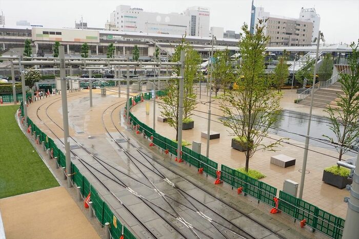 カーブを描く宇都宮駅東口の軌道