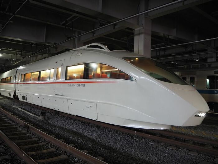 塗装は当初シルバーの案もあったという
