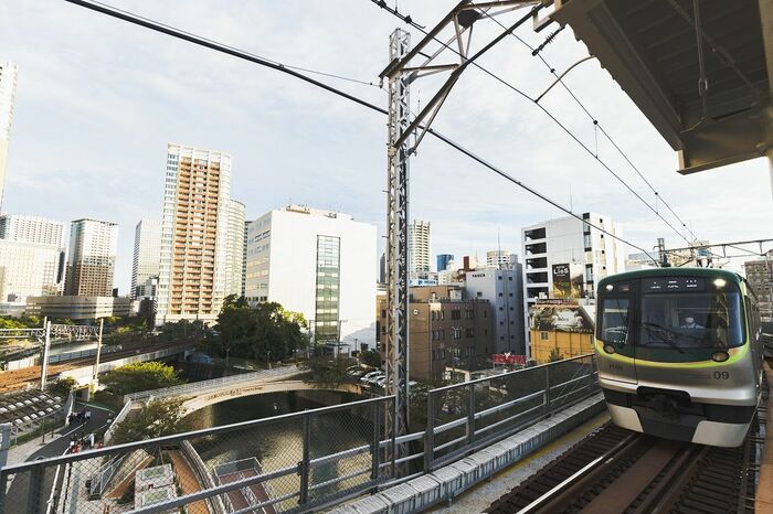 五反田駅ホームから東側を見ると大崎の高層ビル群