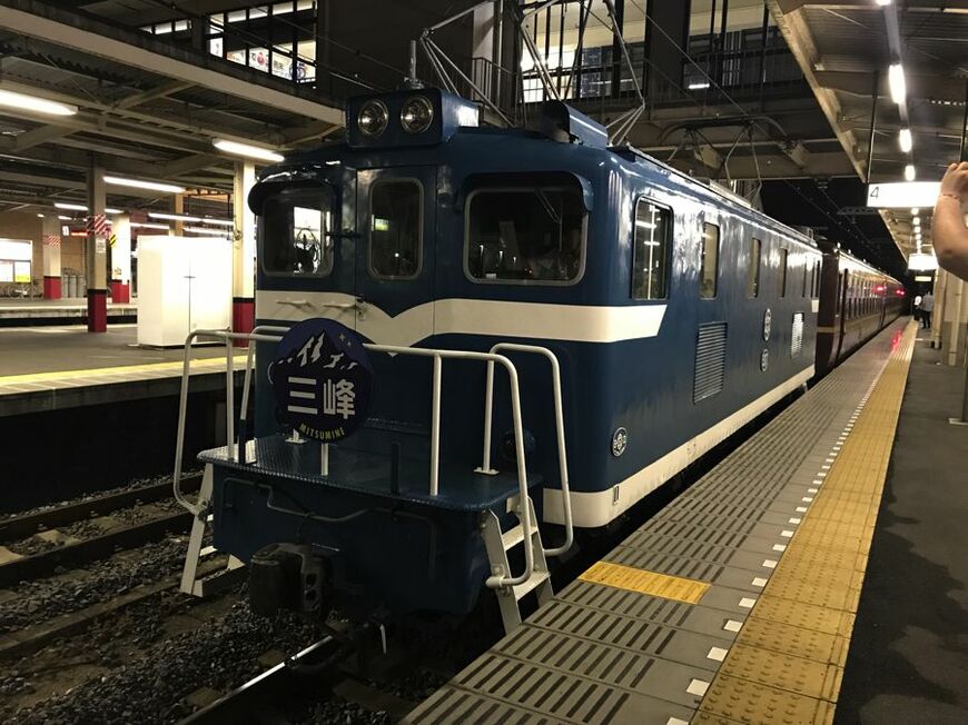 秩父鉄道・羽生駅停車中の臨時急行「三峰51号」（筆者撮影）