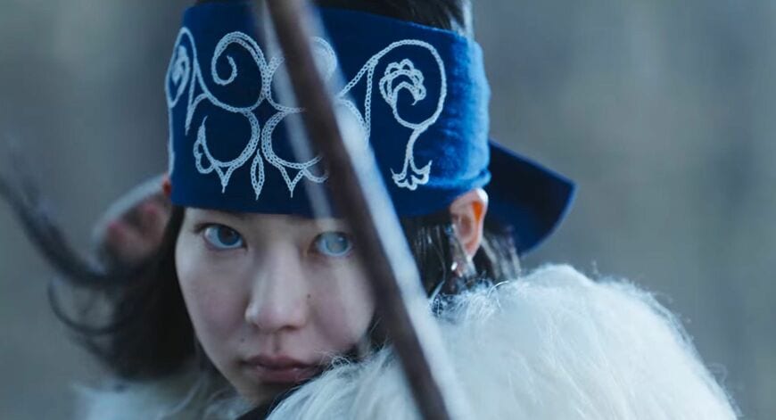 杉元と行動を共にすることになるアイヌの少女、アシリパ（写真：映画「ゴールデンカムイ」公式サイトより）
