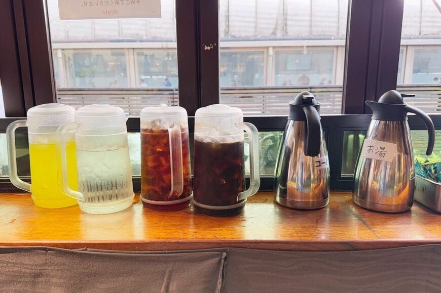 バルマルシェコダマのモーニングビュッフェはドリンクも飲み放題（筆者撮影）