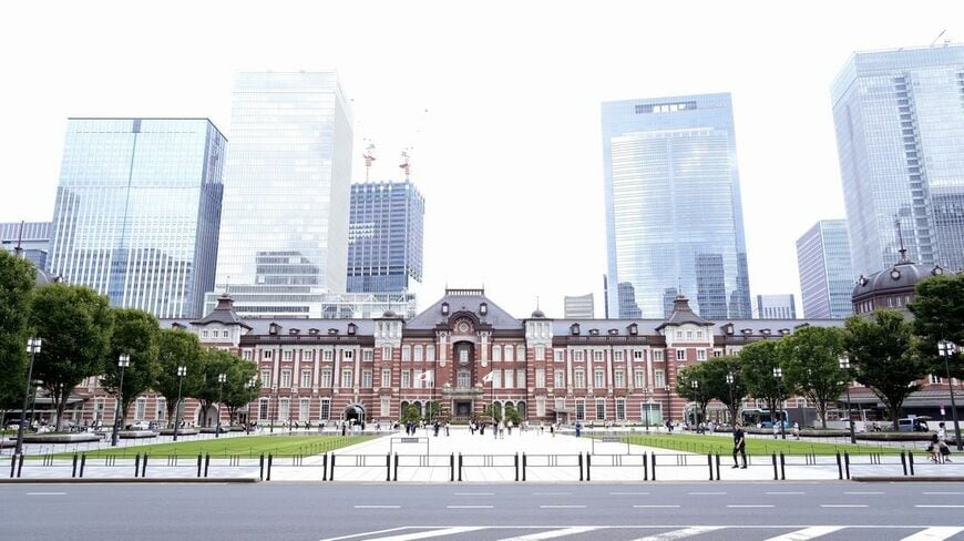 東京駅の丸の内駅舎。営業が9時半～17時と短い「丸の内中央口」は中央よりやや左側にある（撮影：梅谷秀司）
