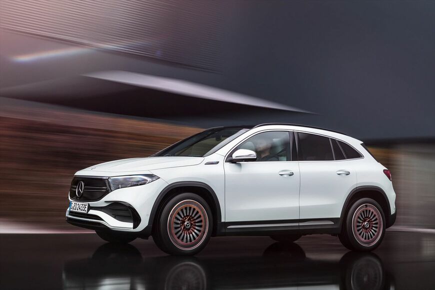 日本でも販売される「GLA」のEV版となる「EQA」（写真：Daimler）