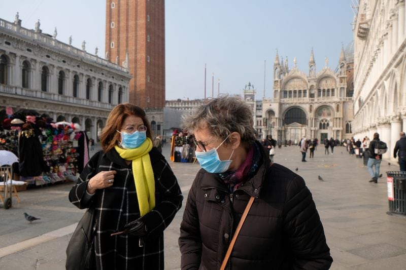 イタリア保健当局は２４日、新型コロナウイルス感染で新たに３人が死亡したと発表した。３人はいずれも高齢もしくは重い病気を患っていたという。ベニスで撮影（２０２０年　ロイター/MANUEL SILVESTRI）
