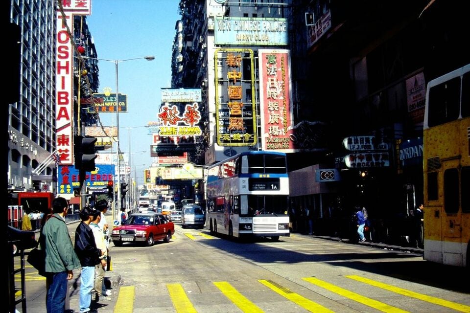 25年で激変した｢香港｣中国返還前の乗り物の姿 地下鉄は発展途上､2階