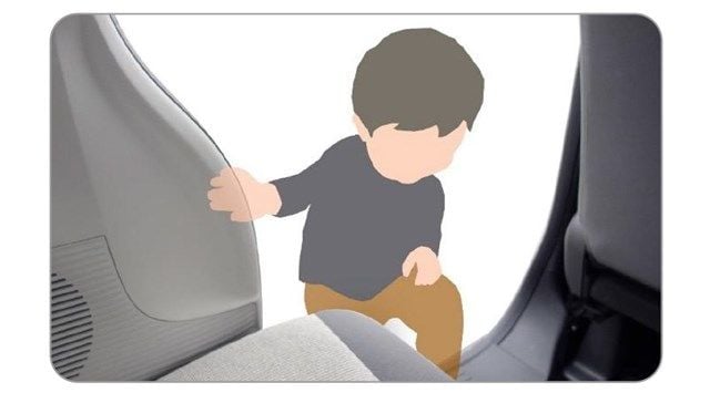 後席への乗車をサポートするN-BOXの乗り降りらくらくグリップ