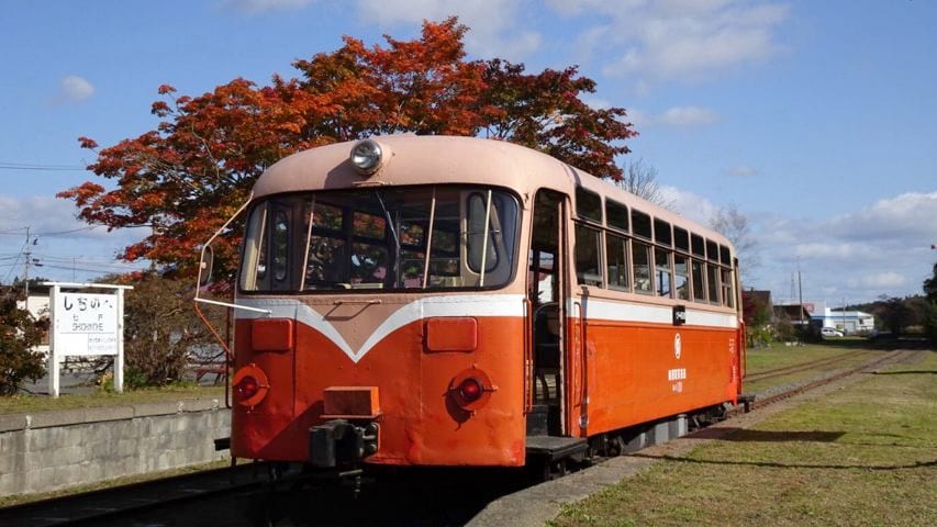 2002年の廃止後、レールバスは旧七戸駅構内で動態保存された（写真：南部縦貫レールバス愛好会）