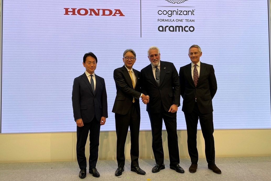 2023年5月24日、ホンダは緊急会見を開き、三部敏宏社長（左から二番目）がF1復帰の理由を説明した（編集部撮影）