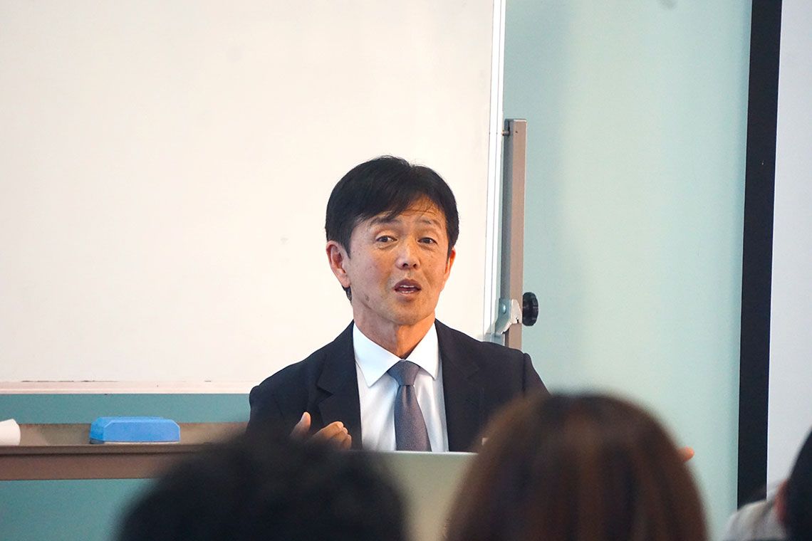 川口市立北中学校の前校長の岡安孝文氏